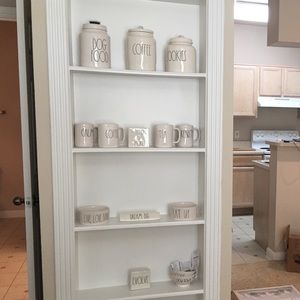 RAE DUNN smoke free / animal free home